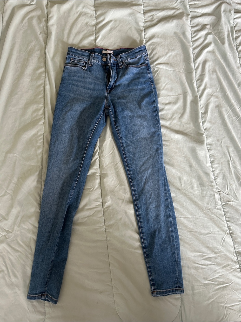 Tommy Hilfiger Women's Skinny Jeans in Mid Blue